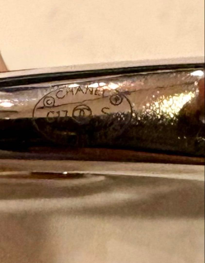 刻印有☆シャネル ストラップ　ロゴ　スマホ　マトラッセ　バッグチャーム　新品美品