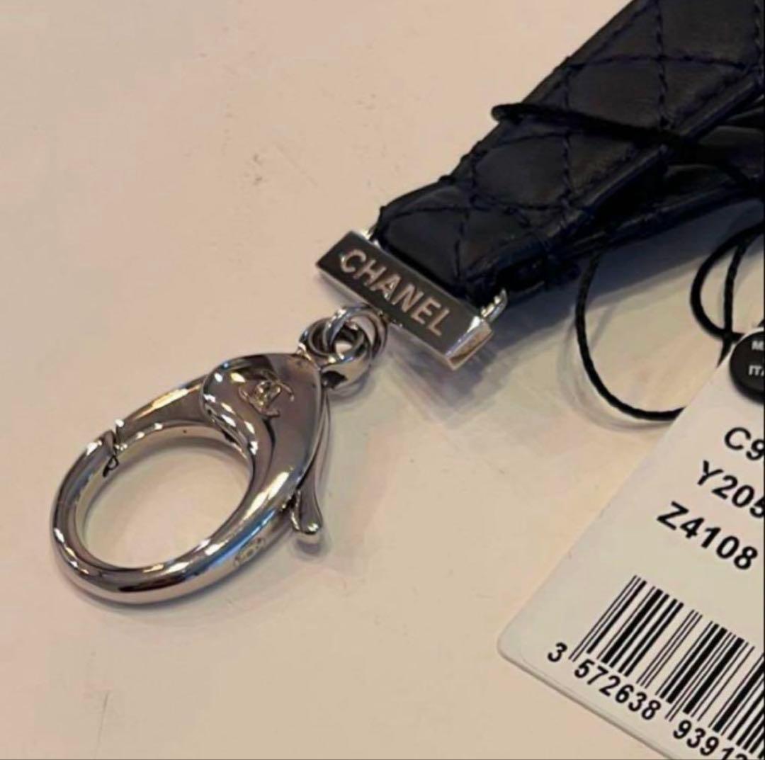 刻印有☆シャネル ストラップ　ロゴ　スマホ　マトラッセ　バッグチャーム　新品美品