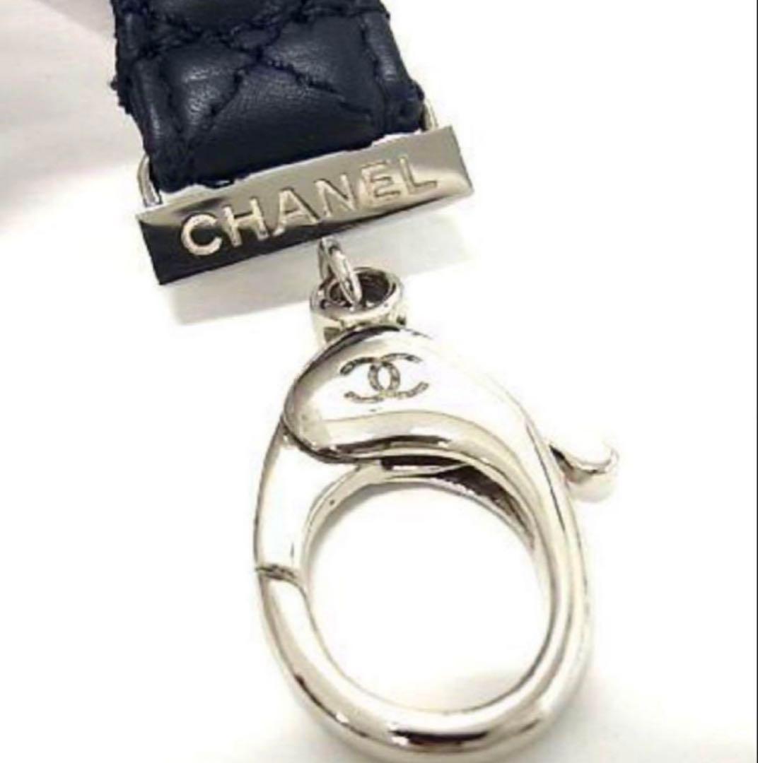 刻印有☆シャネル ストラップ　ロゴ　スマホ　マトラッセ　バッグチャーム　新品美品
