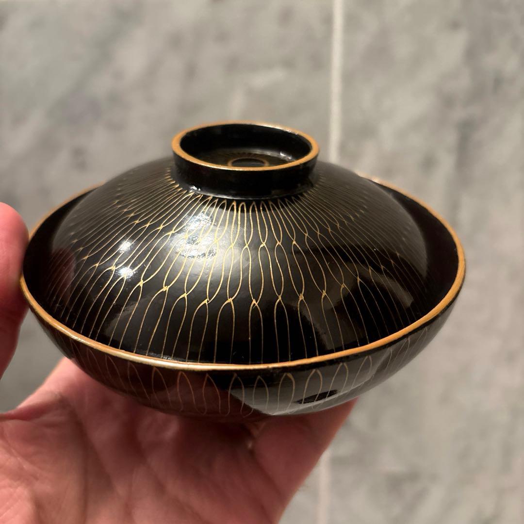 vegymm様金彩の幾何学模様が芸術的で現代アートのような佇まいの木製輪島漆塗り