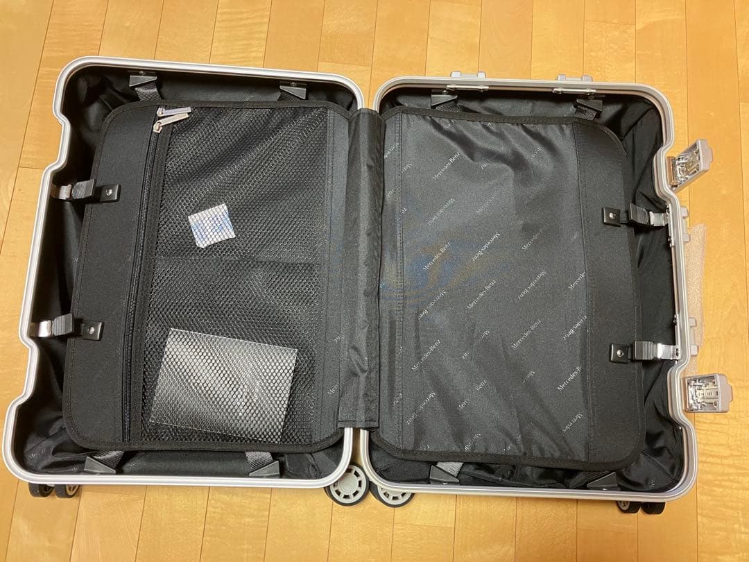 新品未使用　Mercedes-Benz シルバーキャリーケース
