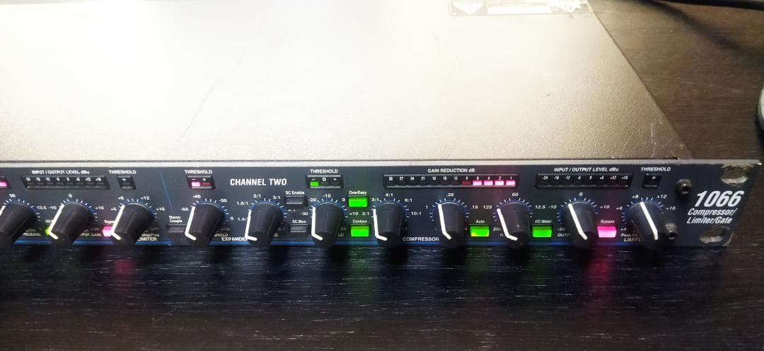 dbx 1066 2チャンネルコンプレッサー