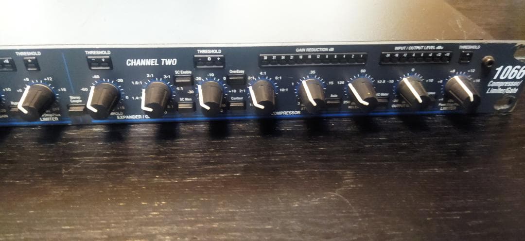 dbx 1066 2チャンネルコンプレッサー