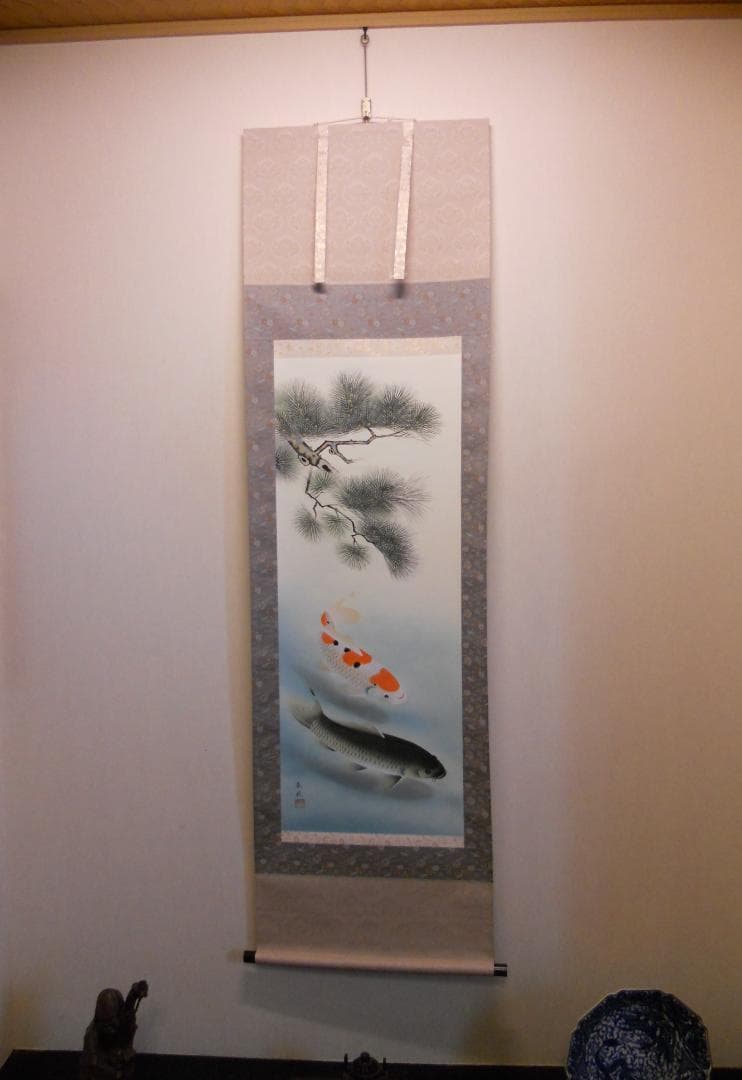 掛け軸 尾崎春秋 遊鯉 絹本 希少 軸装 茶道具 掛軸 美品 です。