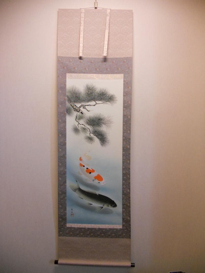掛け軸 尾崎春秋 遊鯉 絹本 希少 軸装 茶道具 掛軸 美品 です。