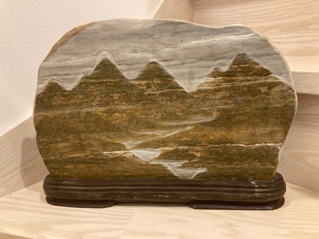 希少　鑑賞石 風景石 衝立石 山水図 彫刻 天然石 置物　山の風景 石のアート