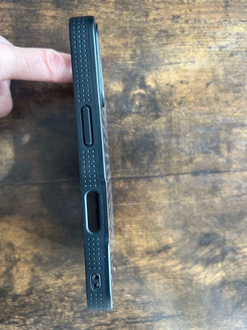 BURGA ELITE ドット柄ハードケース