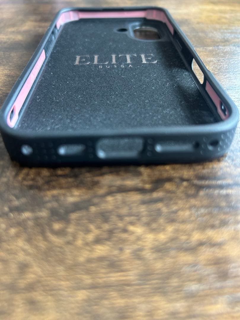 BURGA ELITE ドット柄ハードケース