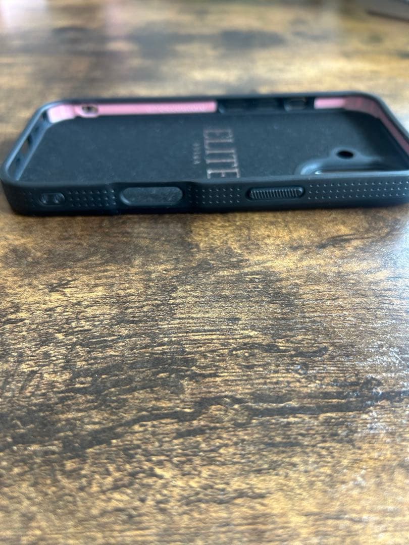 BURGA ELITE ドット柄ハードケース