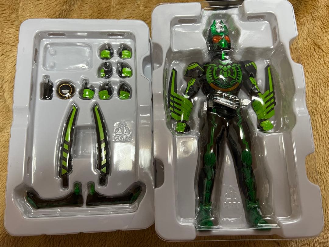 S.H.Figuarts 真骨彫製法 仮面ライダーオーズ ガタキリバコンボ