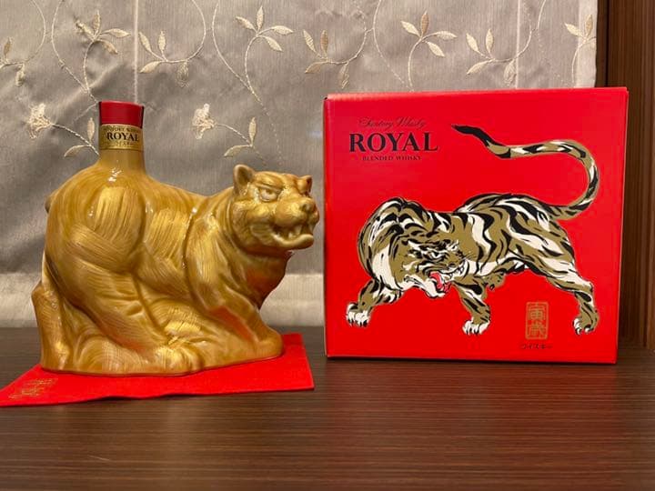 2022年 お祝い ウイスキー】サントリーウイスキー ローヤル 干支ボトル