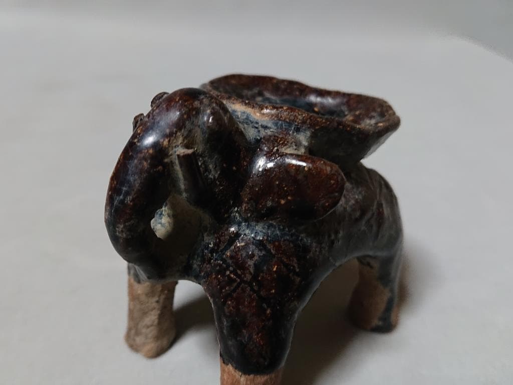 コレクター収集　タイ　コーノイ窯　渇釉　象形灯火器造形物　15～16世紀