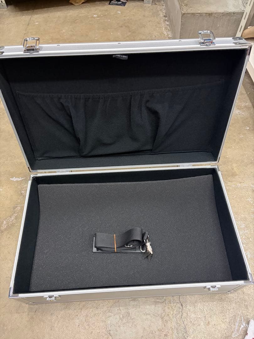 非売品 Thug Club ジェラルミンケース