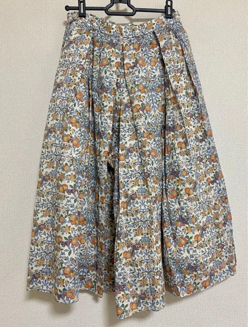 【美品】　YAECA リバティー柄タックキュロット