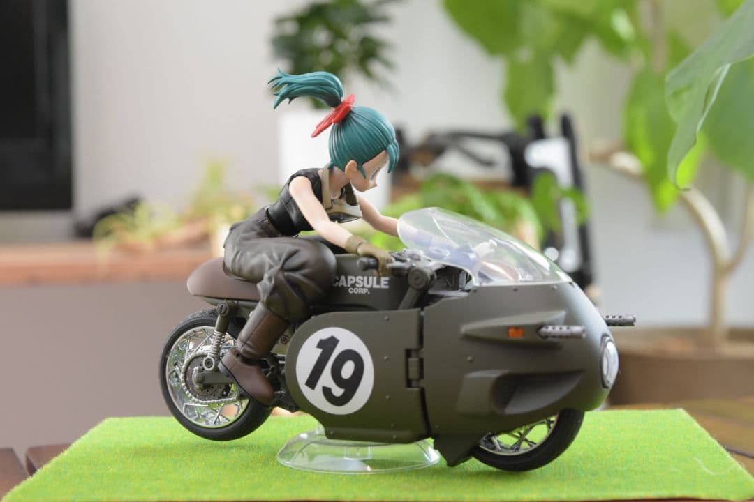 塗装済完成品 ドラゴンボール ブルマの可変式バイク