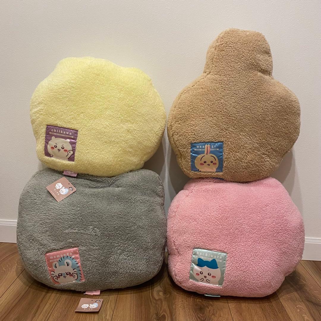 【メルカリ市限定価格】ちいかわもこもこダイカットクッションうさぎハチワレモモンガ