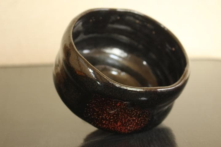 楽吉左衛門　九代「了入」黒茶碗／裏千家　十四代「淡々斎」極め　銘『寒菊』共箱付属