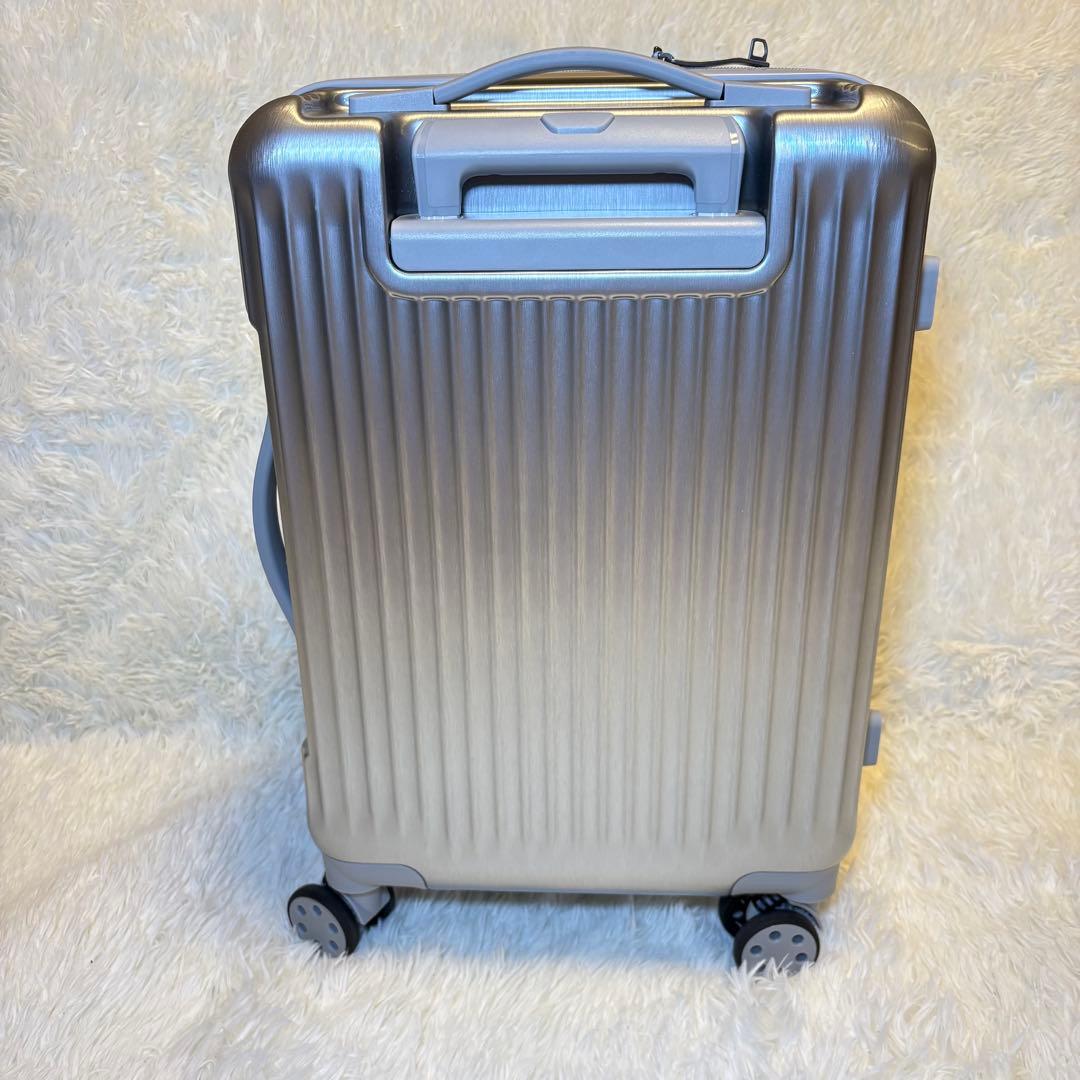 バッグ NEW ERA WHEEL CARRY CASE SMALL SILVER