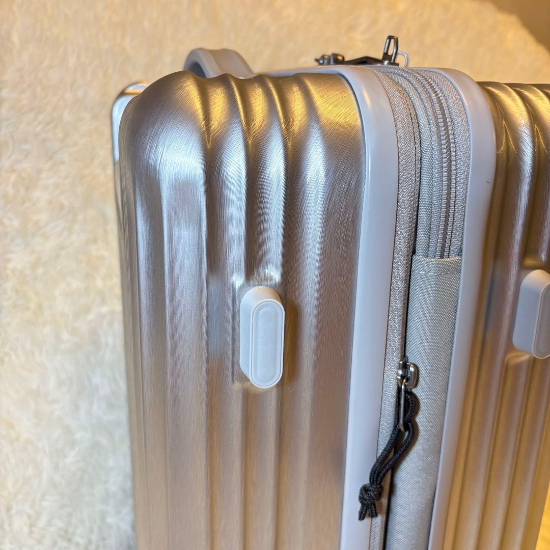 バッグ NEW ERA WHEEL CARRY CASE SMALL SILVER