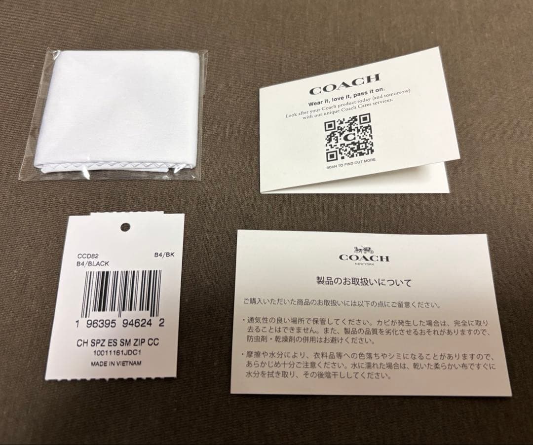 コーチ　エッセンシャル スモール ジップ アラウンド ウォレット・チャーム