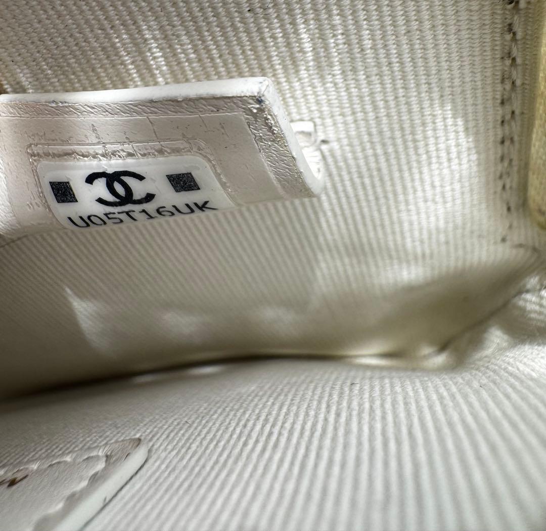 CHANEL シャネル　財布　キャビアスキン　ケース　ホワイト