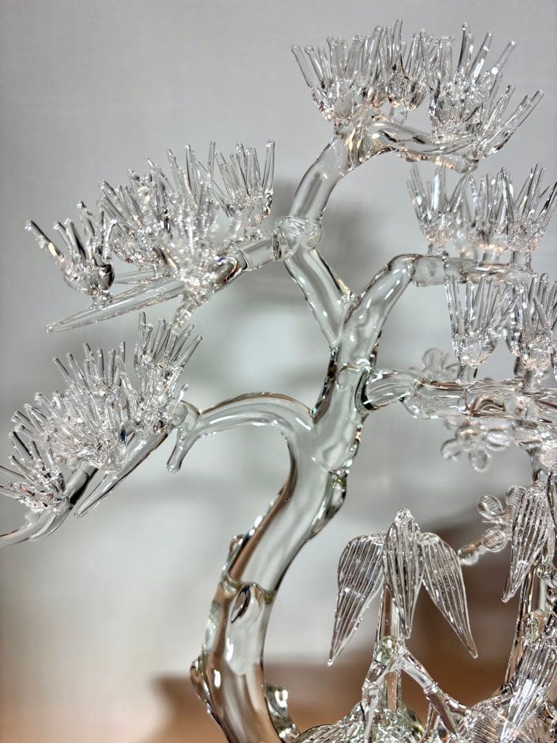 #伝統工芸品　水晶彫刻『松竹梅』オブジェ（ガラスケース付き）