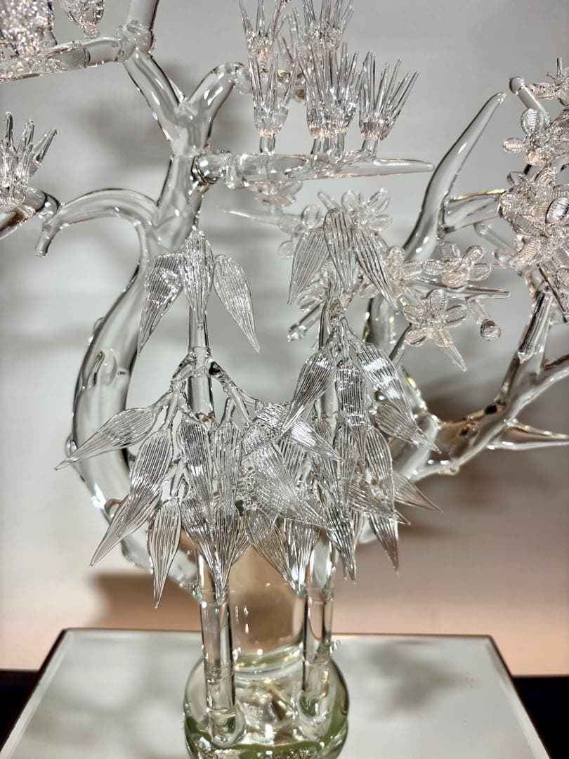 #伝統工芸品　水晶彫刻『松竹梅』オブジェ（ガラスケース付き）