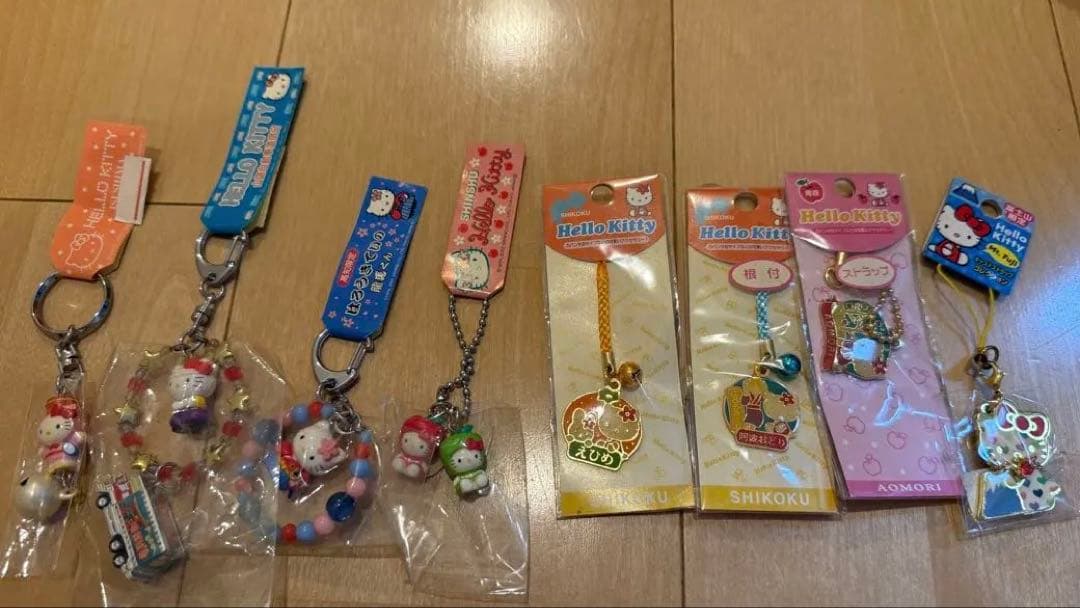 ご当地キティ 根付け ストラップ　キーホルダーまとめ売り　90個以上