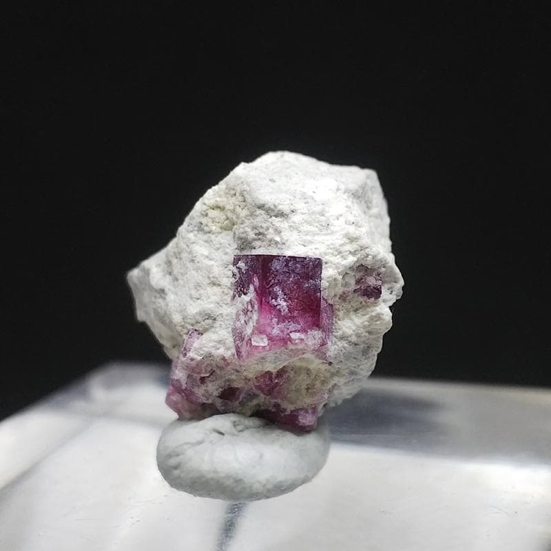 351 複数結晶 レッドベリル ビクスバイト レッドエメラルド 結晶 標本