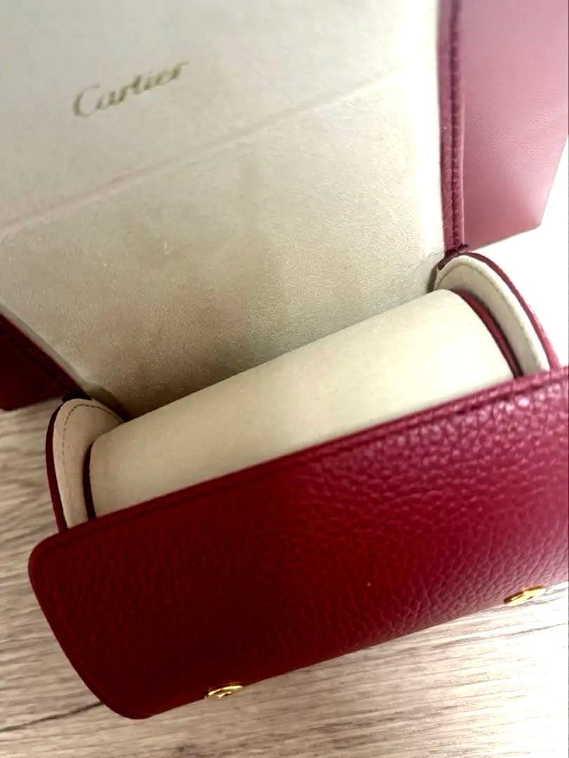 Cartier 赤 レザー 円筒型ケース