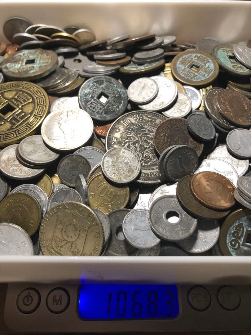 Zお宝探し！世界、日本古銭1KG 大量　一圓銀貨など　金貨銀貨 貴重