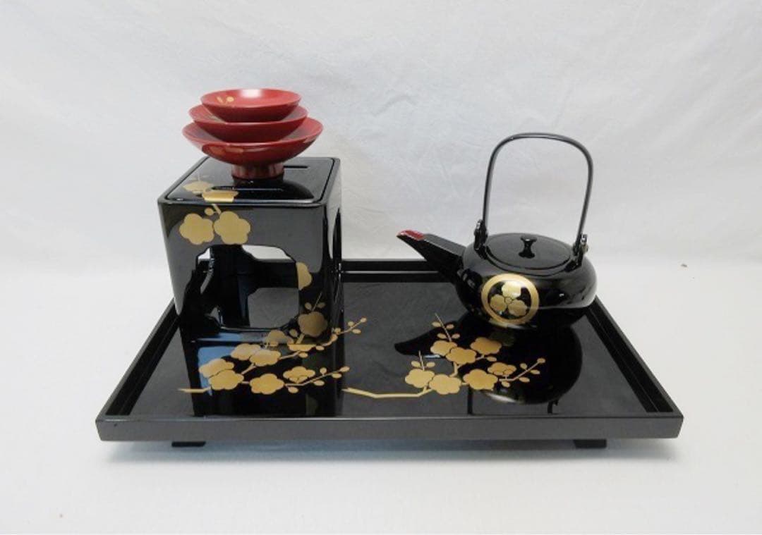 ほぼ未使用 懐石道具 木製黒塗 金彩松 竹 梅蒔絵 屠蘇器 四ツ揃 共箱