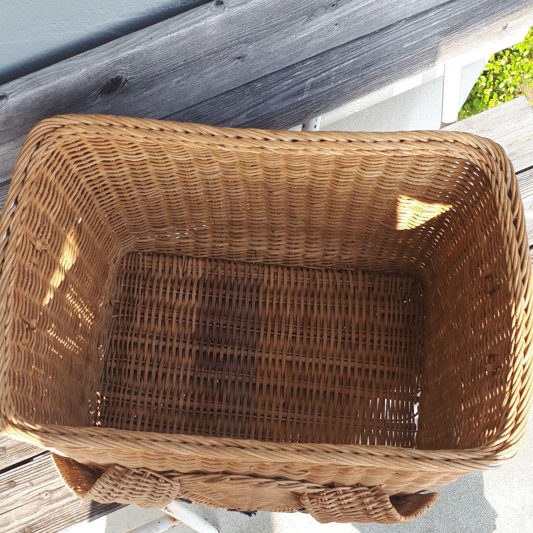 さとちゃん／ラタン 大きいかご 昭和レトロ 犬 籠 自然素材 バスケット