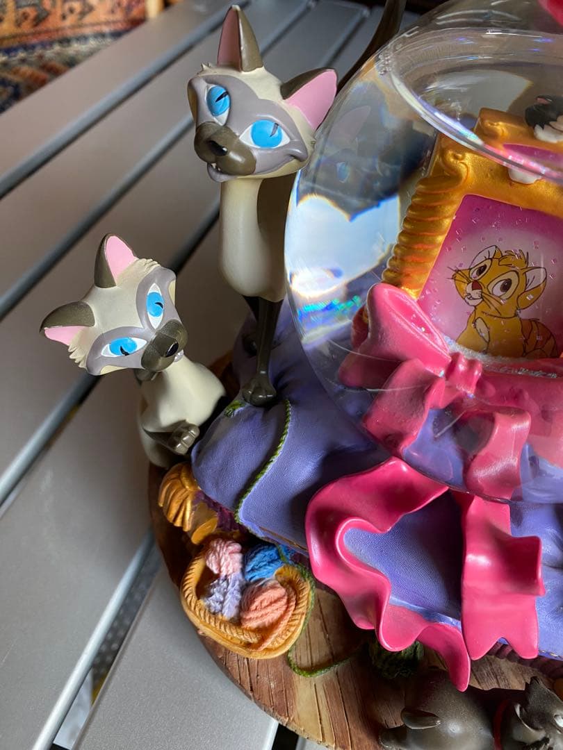 不思議の国のアリス チェシャ猫　スノードーム　オルゴール　フィギュア