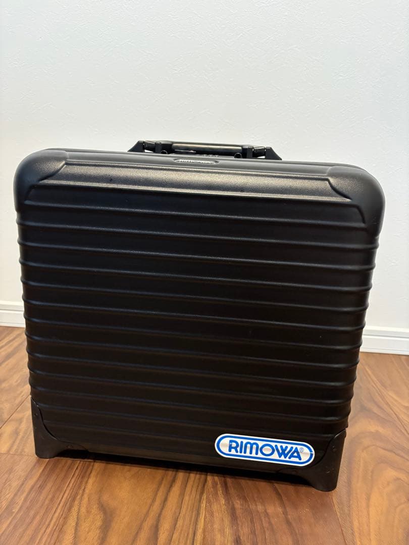RIMOWA ブラックキャリーケース