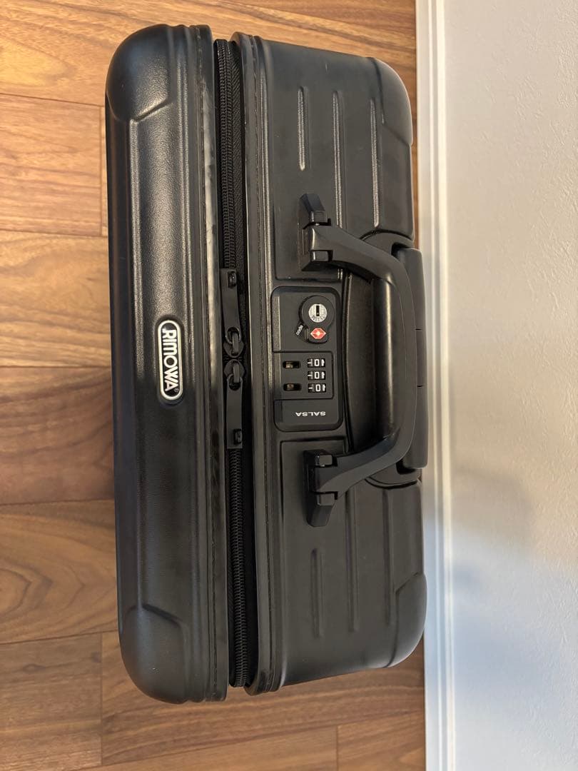 RIMOWA ブラックキャリーケース