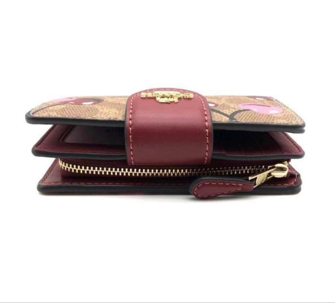 初売り　COACHコーチシグネチャー さくらんぼ柄ミディアム二つ折り財布