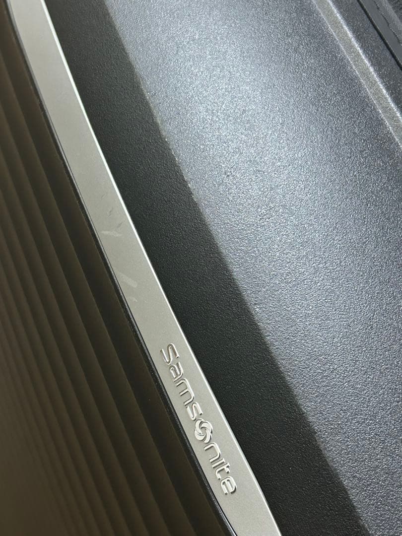 超軽量　サムソナイト　スーツケース アップスケープ　スピナー エキスパンダブル