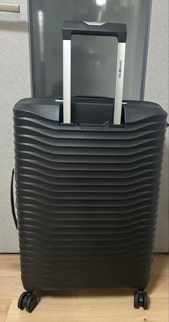 超軽量　サムソナイト　スーツケース アップスケープ　スピナー エキスパンダブル