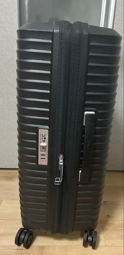 超軽量　サムソナイト　スーツケース アップスケープ　スピナー エキスパンダブル