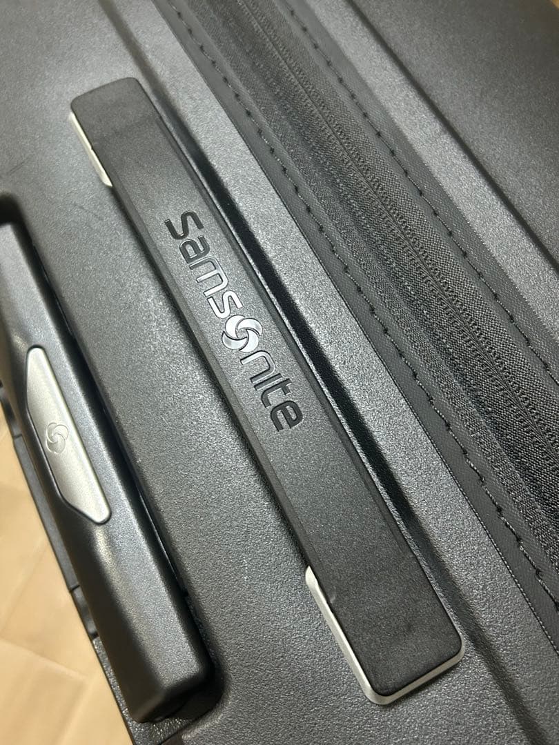 超軽量　サムソナイト　スーツケース アップスケープ　スピナー エキスパンダブル