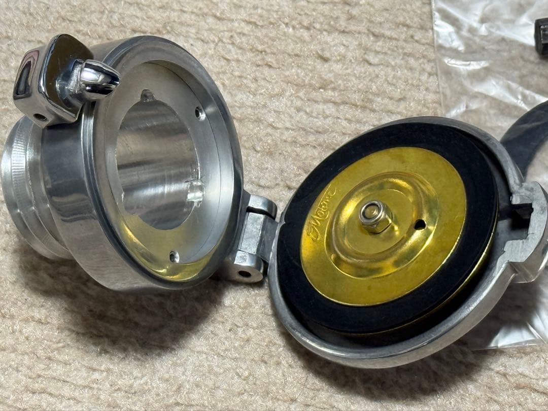 モートーン モンツァ タンクキャップ ブラッシュ