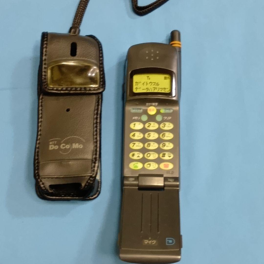 ドコモ　ムーバ　D2 ◆電源入ります。充電します。とてもキレイです。