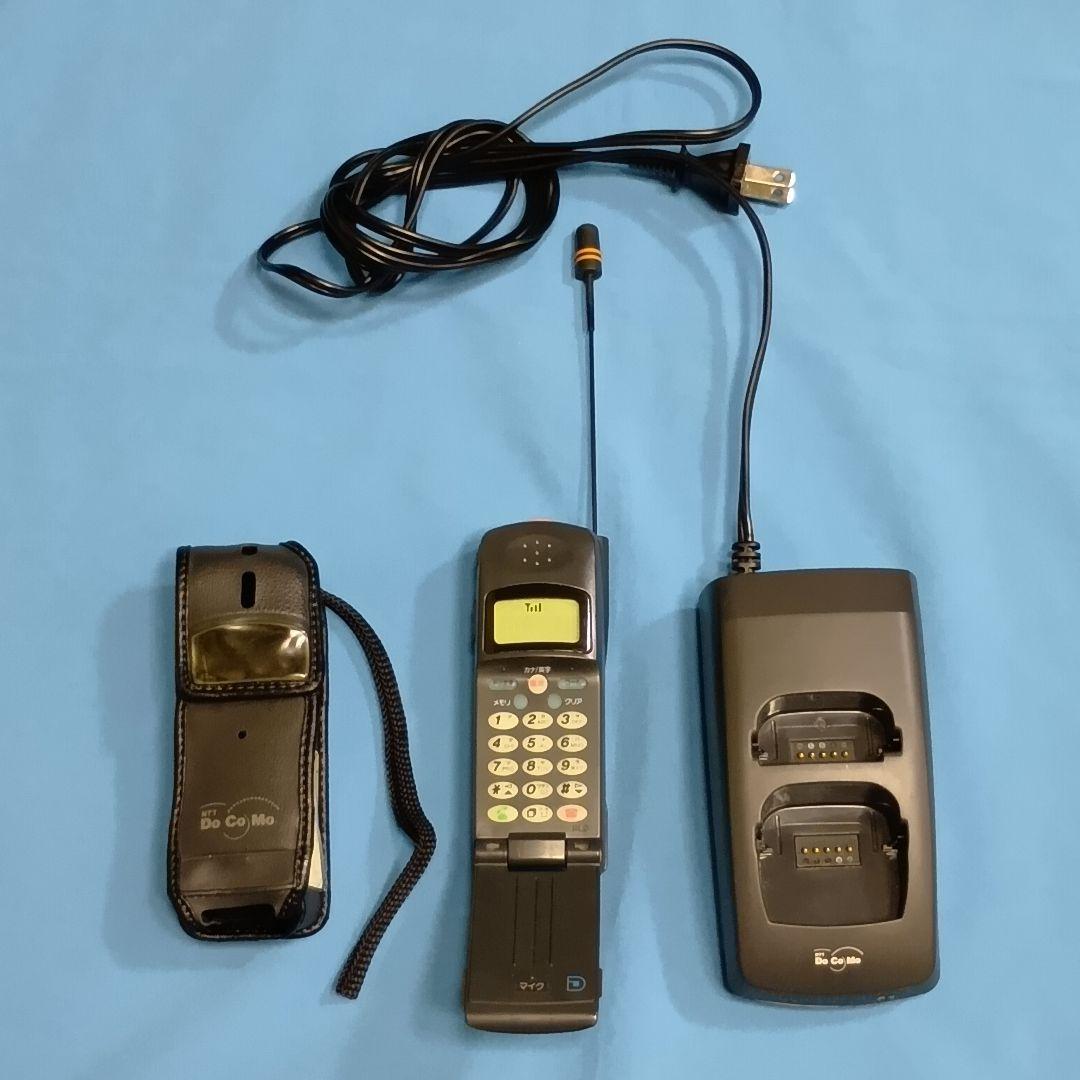 ドコモ　ムーバ　D2 ◆電源入ります。充電します。とてもキレイです。