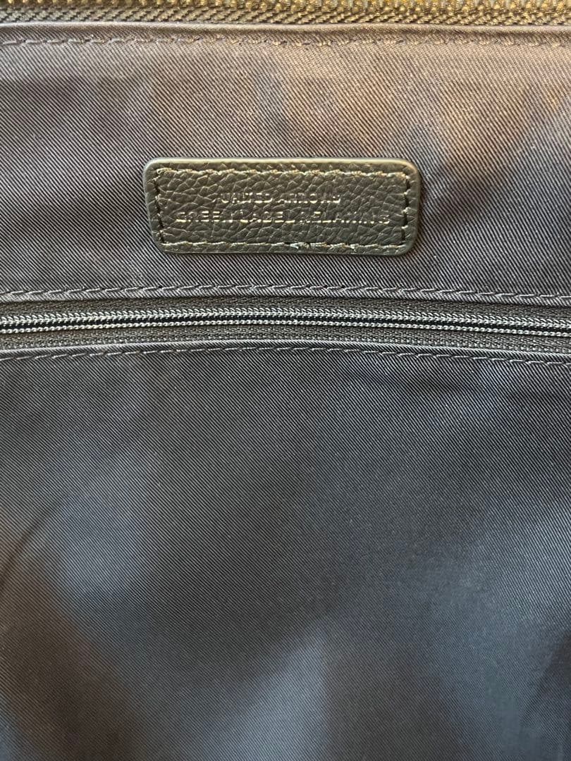 ダークブルーレザービジネスバッグ