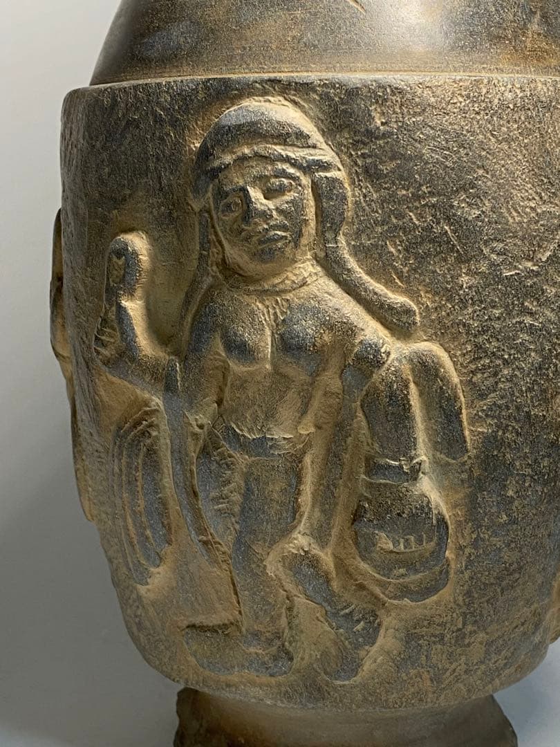 ニァーイースタン（アフガニスタン付近）発掘品　石造人物手彫飾瓶