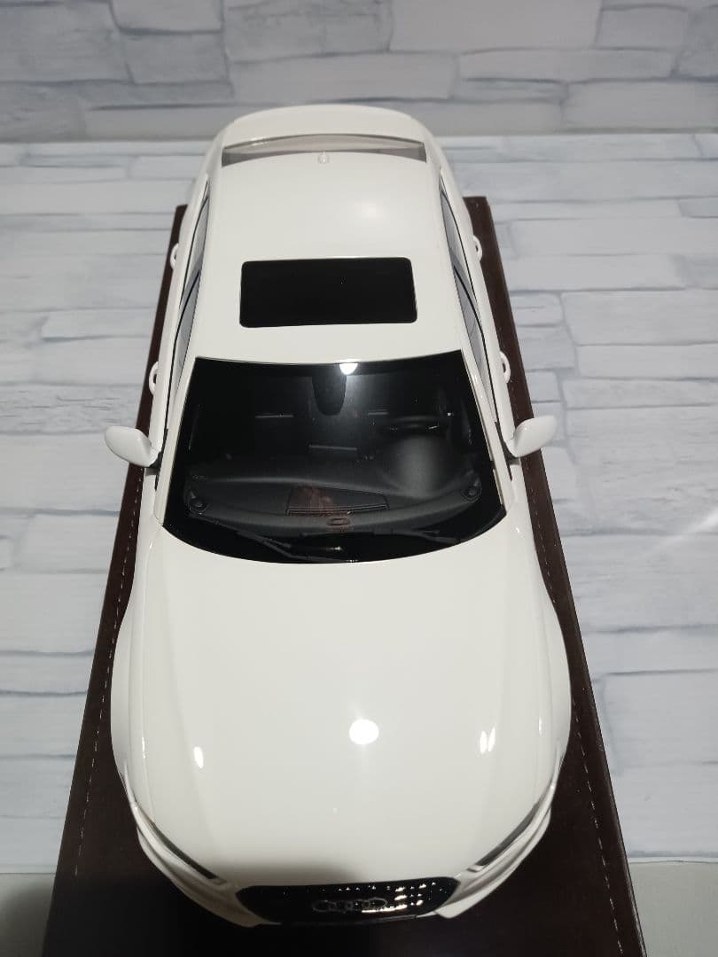 1/18 アウディS6 セダン　ミニカー　ホワイト　50台限定品