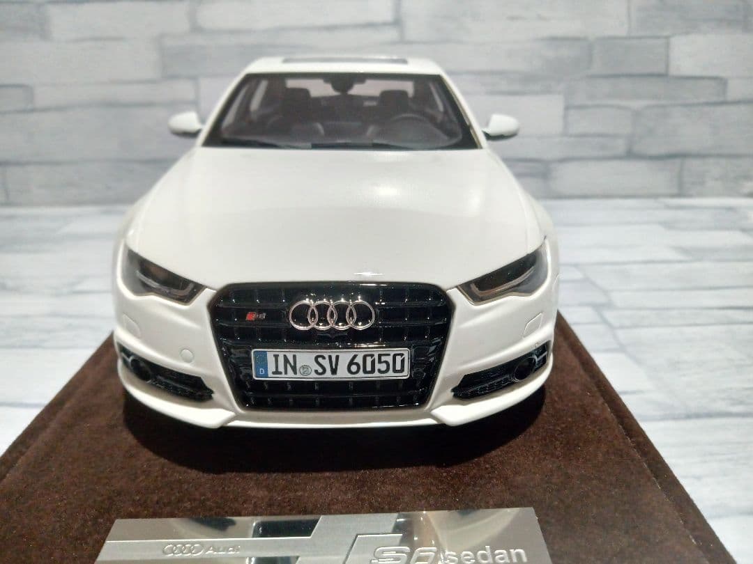 1/18 アウディS6 セダン　ミニカー　ホワイト　50台限定品