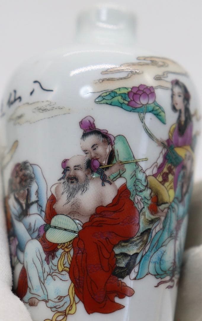 中国　粉彩　人物紋鼻煙壺　八仙過海　乾隆年製銘　送料込み1013