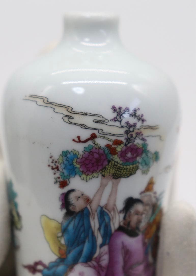 中国　粉彩　人物紋鼻煙壺　八仙過海　乾隆年製銘　送料込み1013